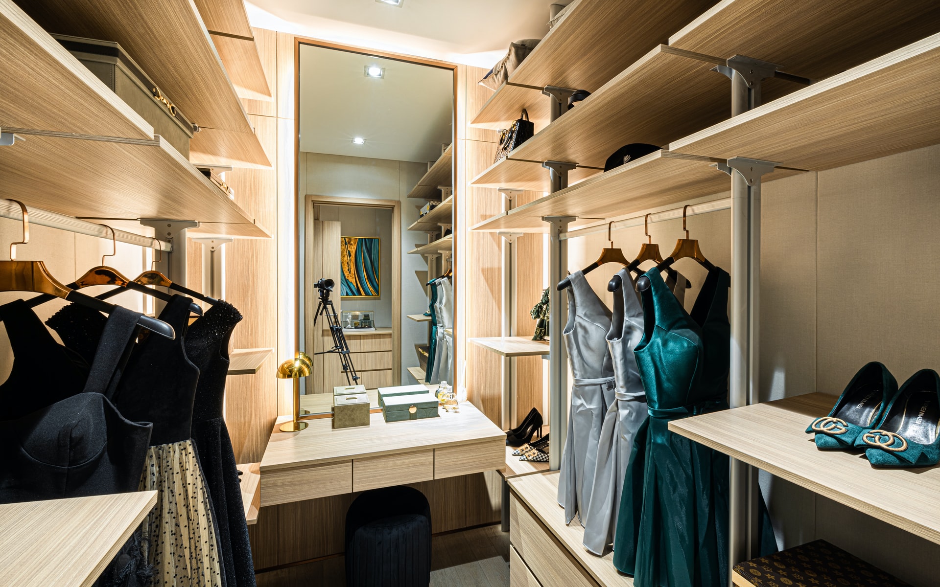 kast op maat of walk in closet wonen interieur inrichting tips